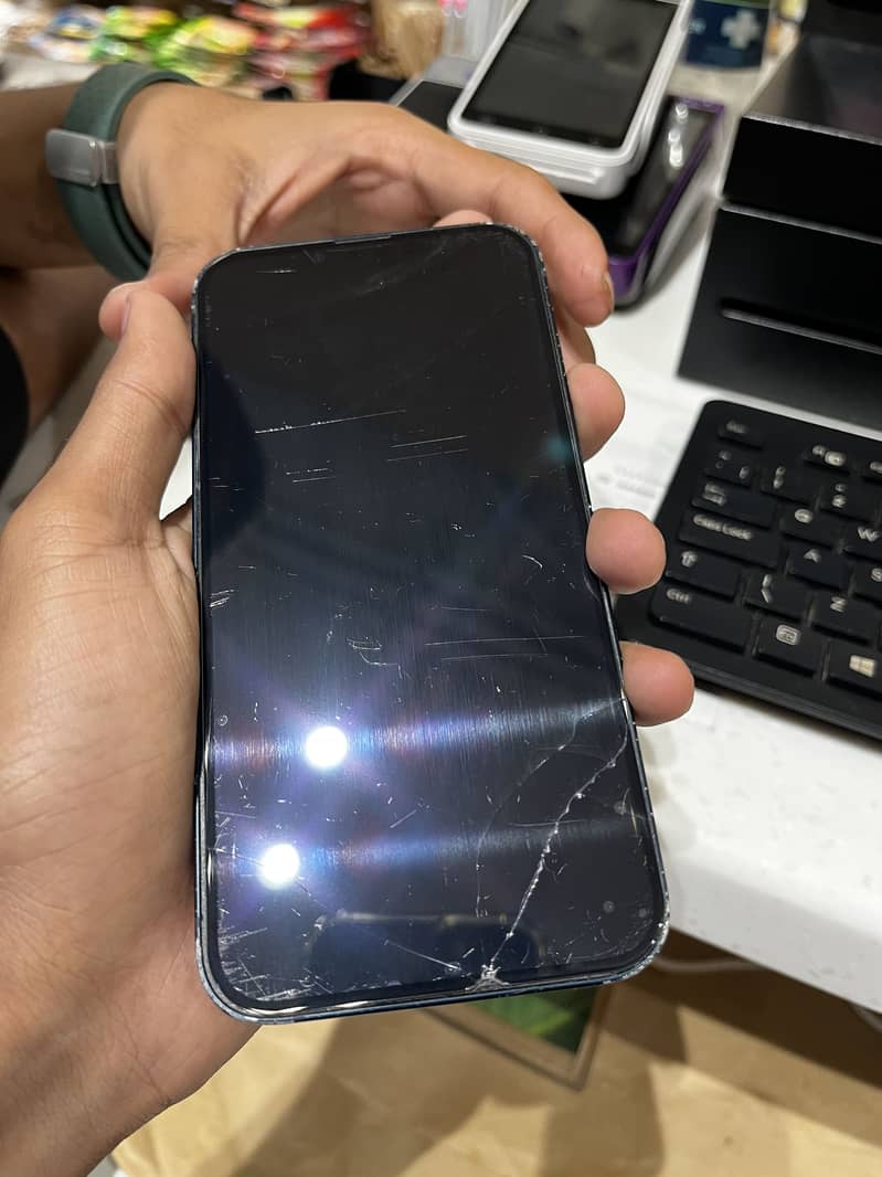 Apple iPhone 13 6