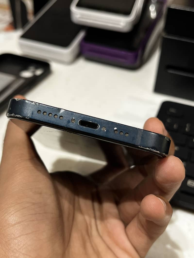 Apple iPhone 13 10