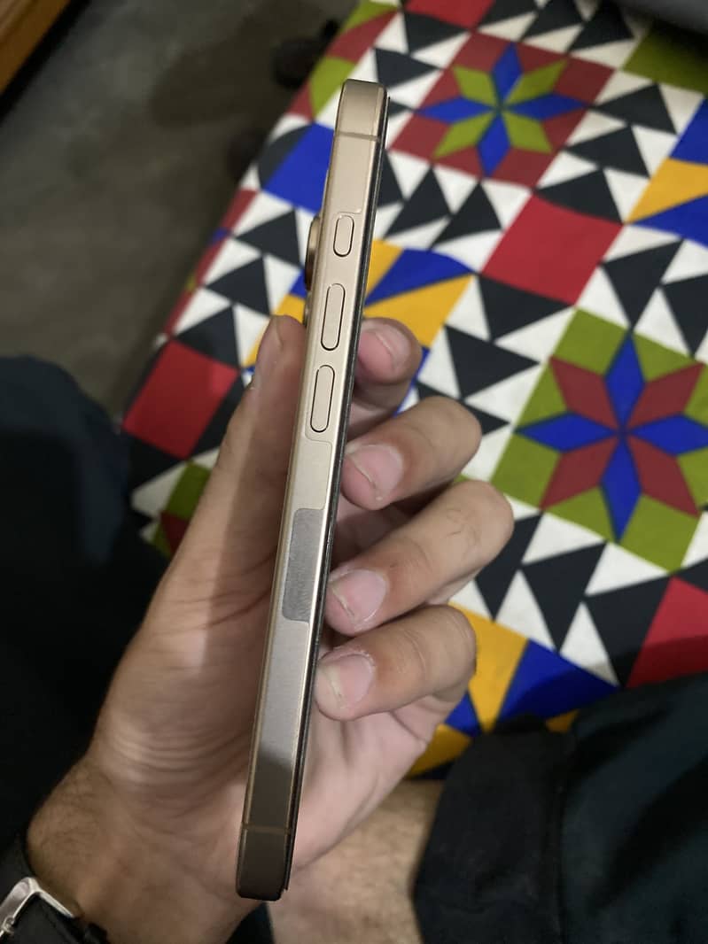 Apple iPhone 16 Pro 2
