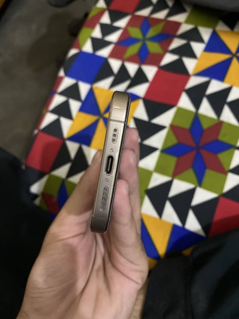 Apple iPhone 16 Pro 4