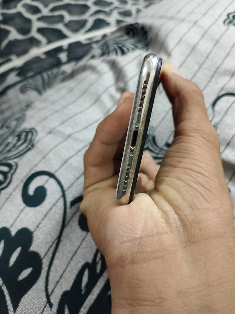 Apple iPhone X 3