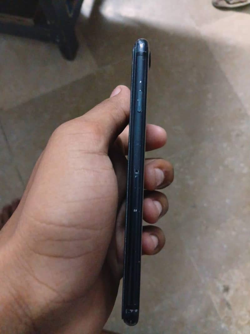 Apple iPhone 7 3