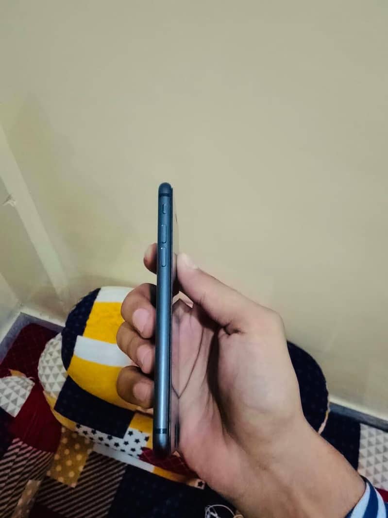 Apple iPhone 8 1