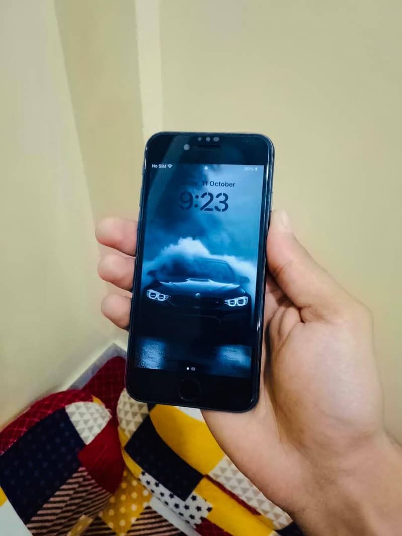Apple iPhone 8 3