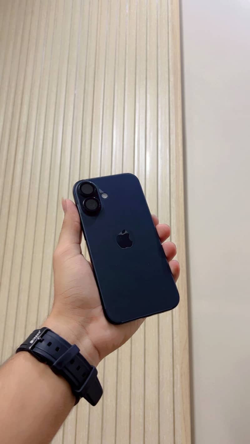 Apple iPhone 16 0