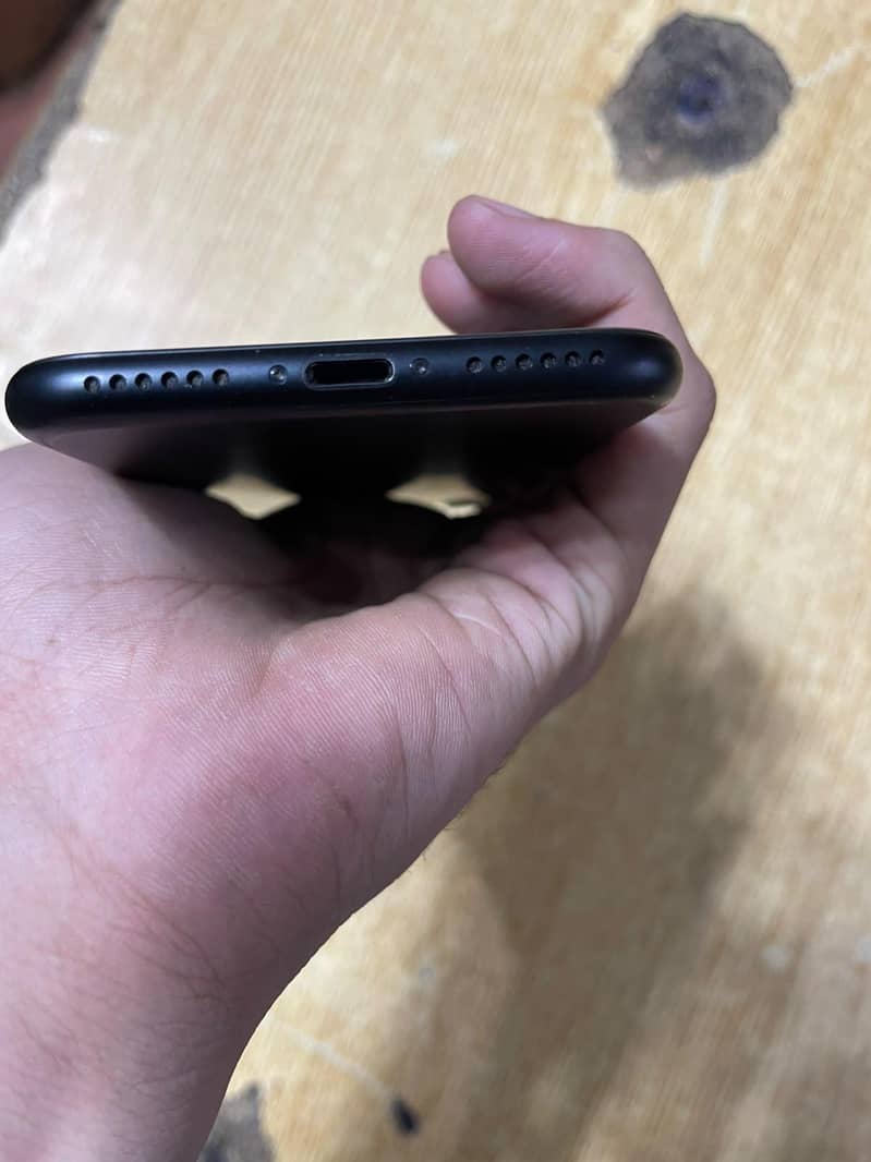 Apple iPhone 7 3
