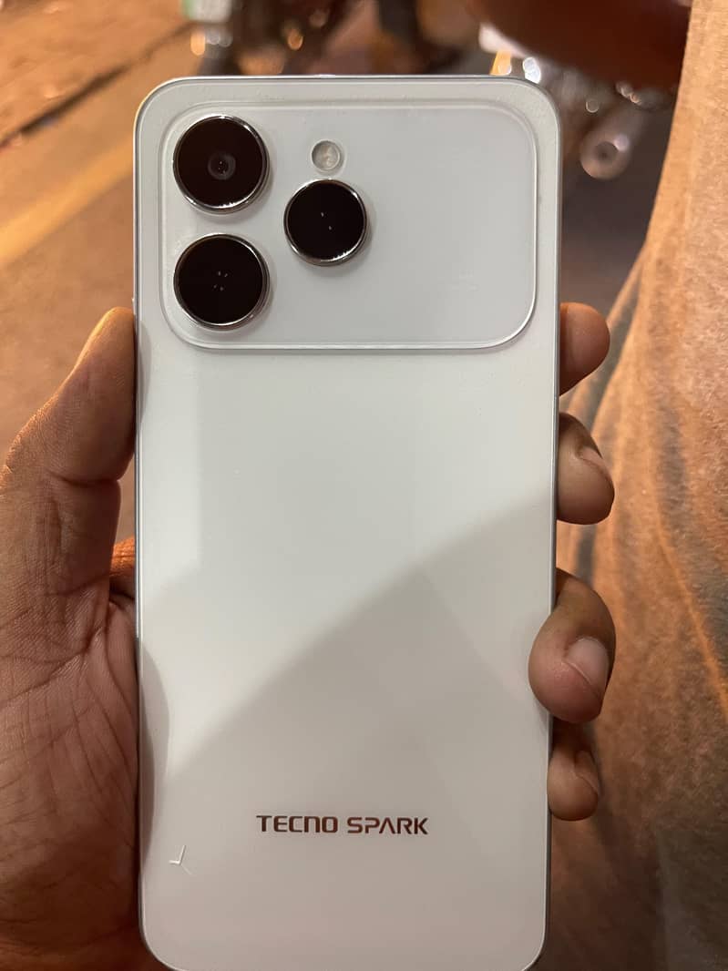 Tecno Spark 40 4