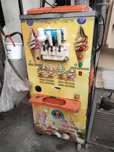cone ice cream machine ok chalti hoi good condition me 70k