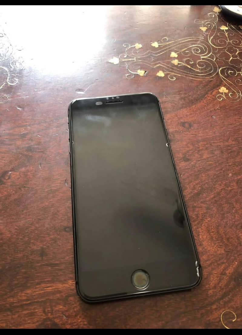 Apple iPhone 8 Plus 1