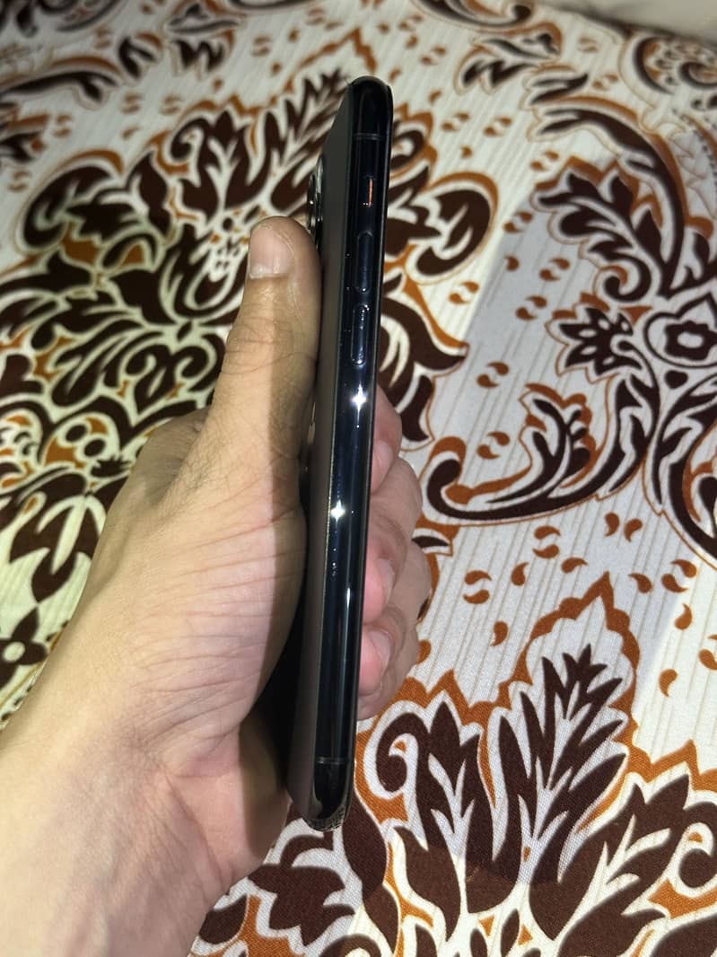 Apple iPhone 11 Pro 1