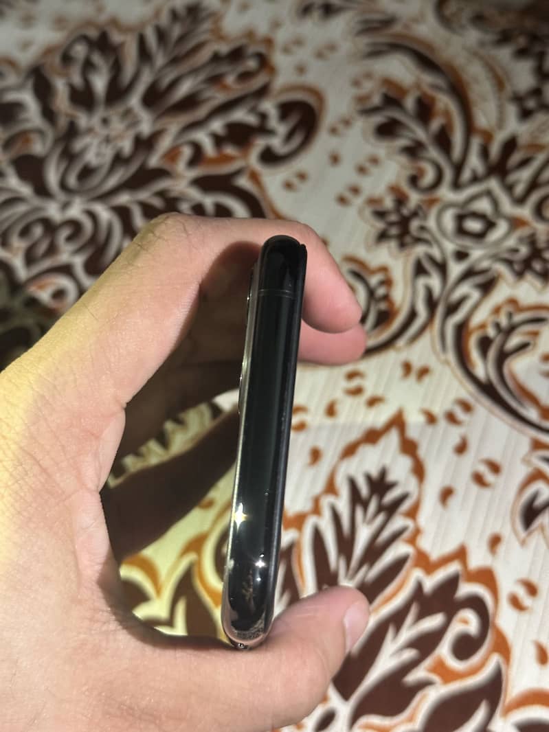 Apple iPhone 11 Pro 2