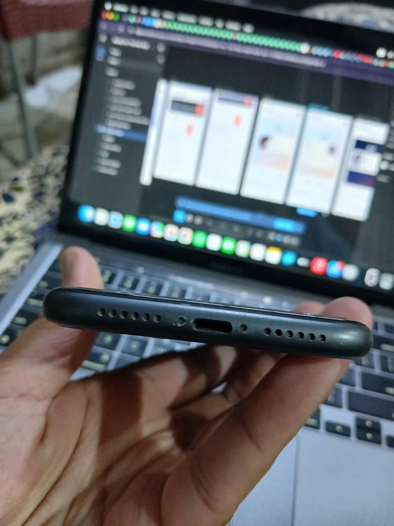 Apple iPhone 11 10