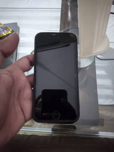 Apple iPhone 7 (Approved)