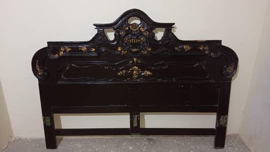 Wodden bed