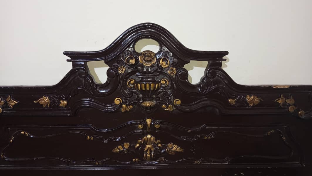 Wodden bed 1