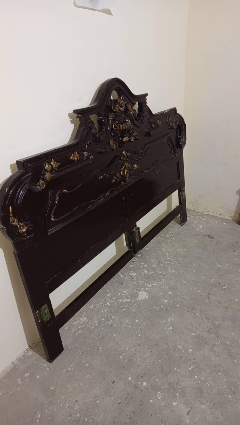 Wodden bed 2
