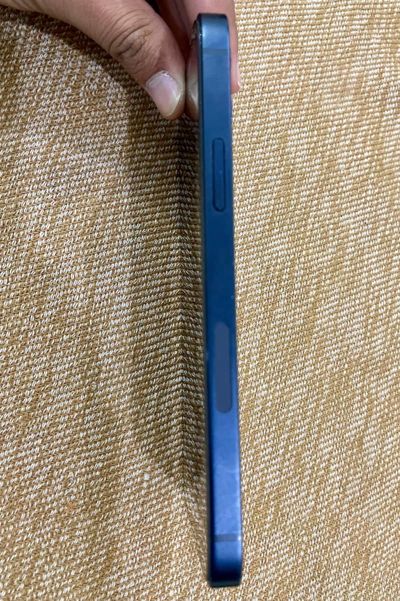 Apple iPhone 12 2