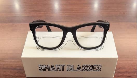 Smart glasses with camera