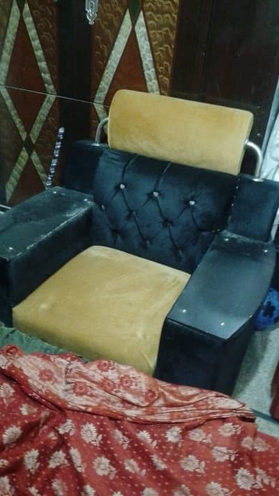 Stylish 6 Seater Sofa Set (3+2+1) Black & Gold - Excellent Condition
