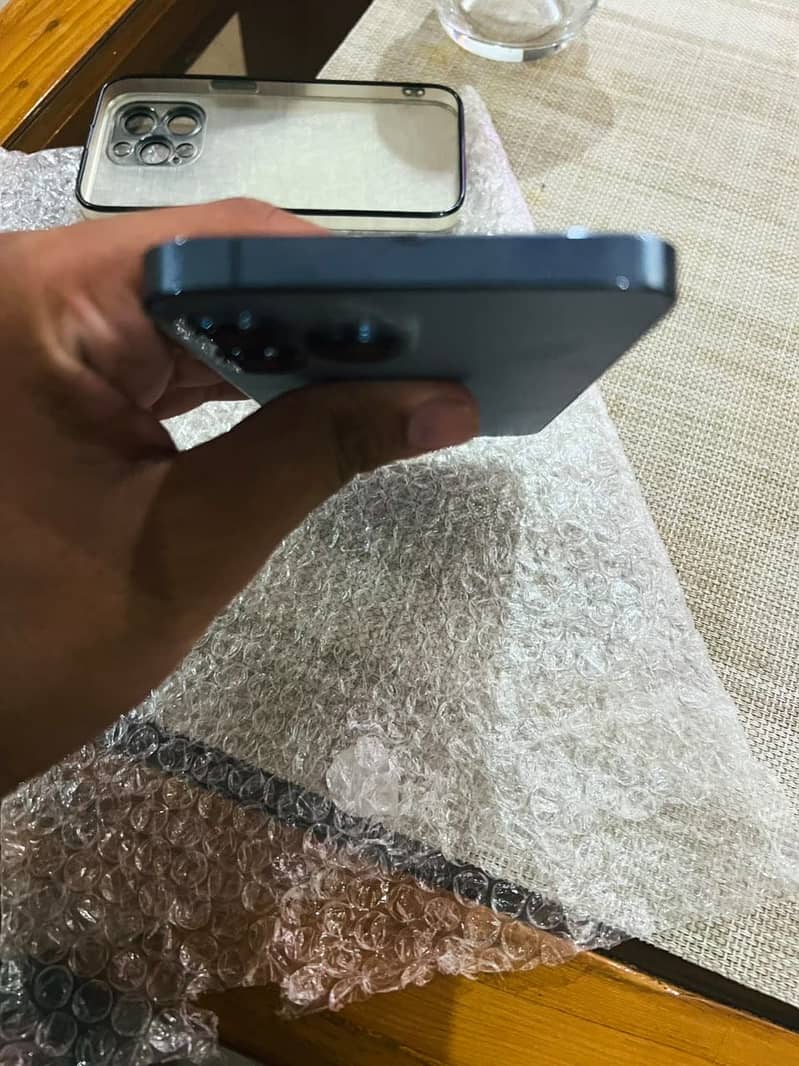 Apple iPhone 13 Pro Max 2
