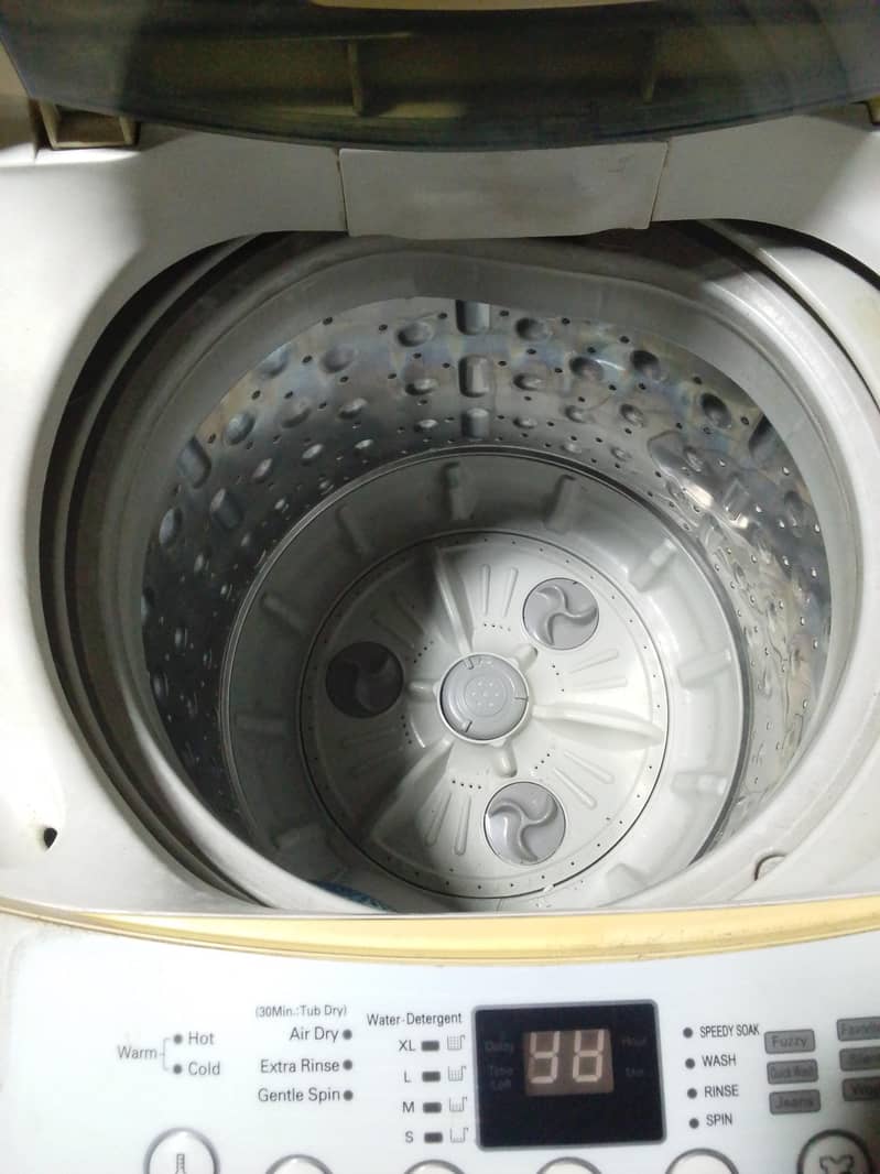 LG Automatic Washing Machine 1