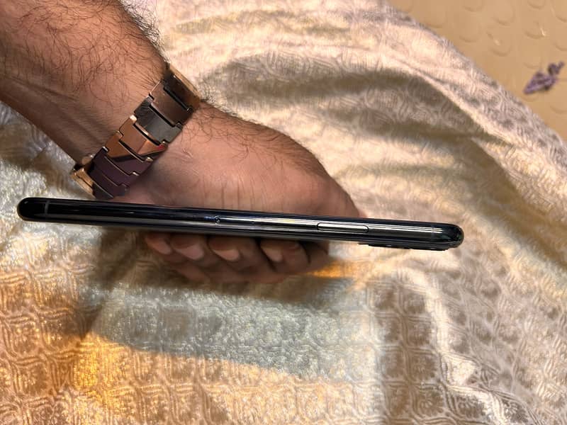 Apple iPhone 11 Pro Max 2