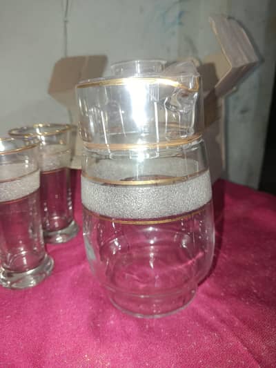 Glass jug set