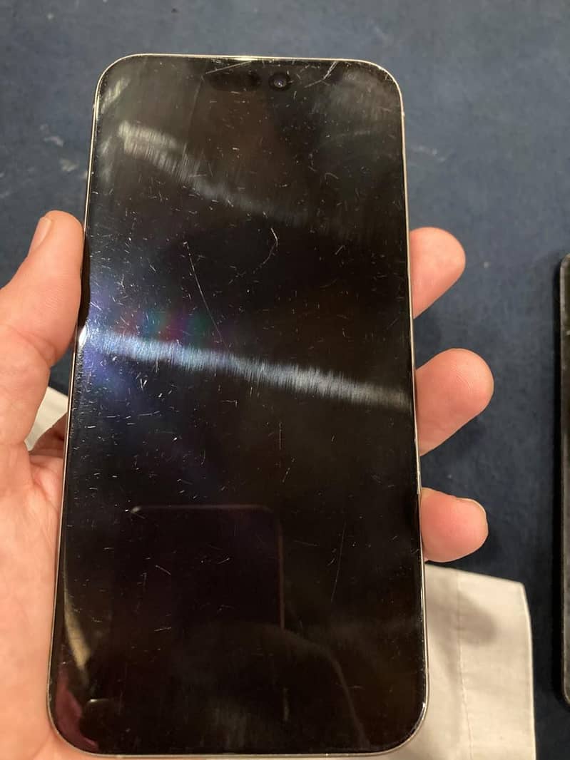 Apple iPhone 15 Pro Max 3