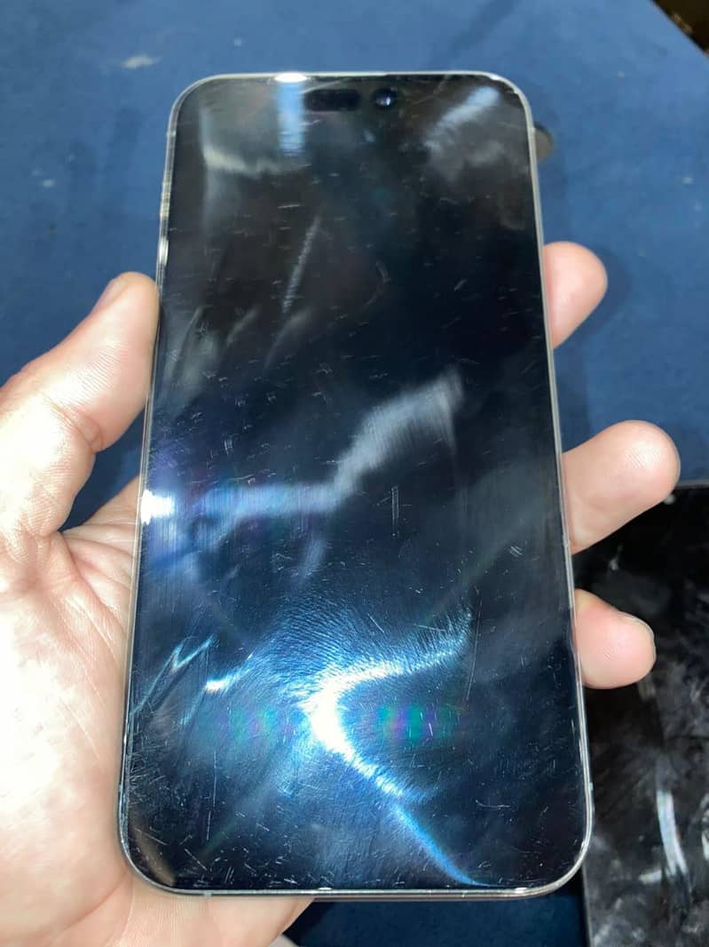 Apple iPhone 15 Pro Max 4