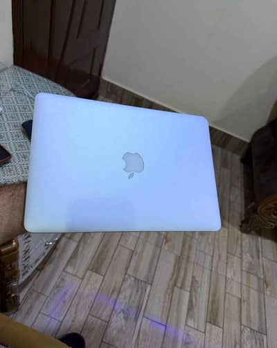 MacBook Pro Core i7 16GB RAM 512GB SsD Screen Size 15'4