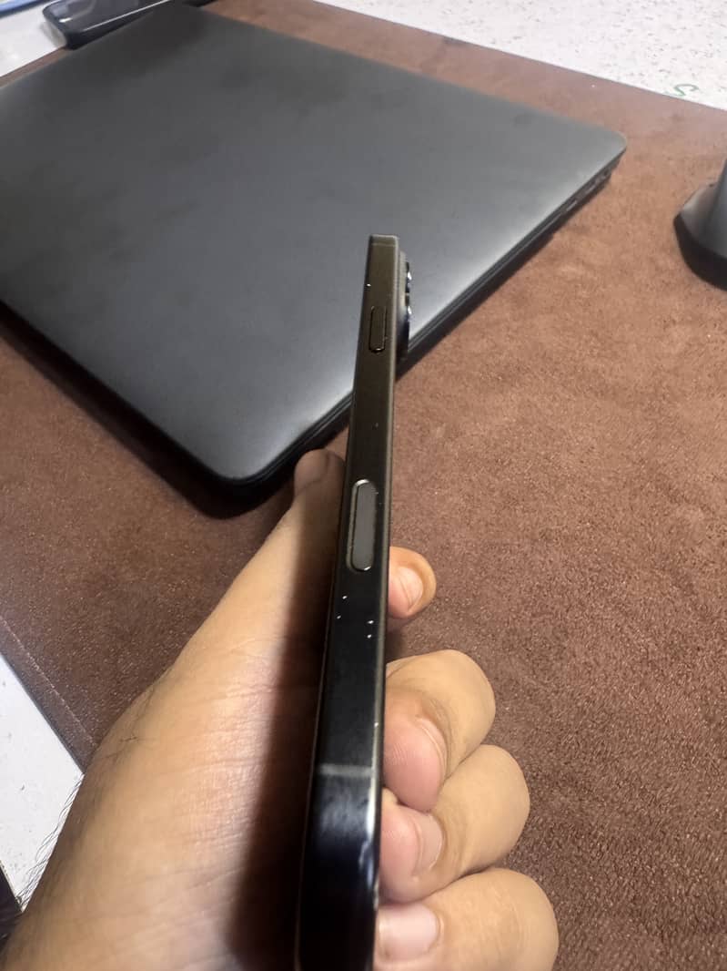 Apple iPhone 16 Plus 10