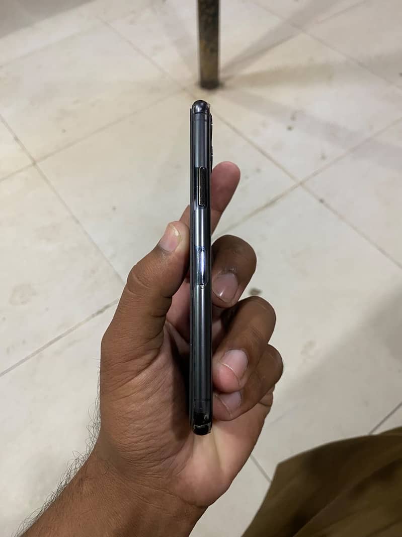 Apple iPhone 11 Pro 2