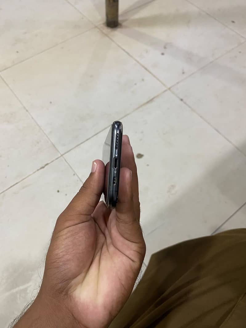 Apple iPhone 11 Pro 4