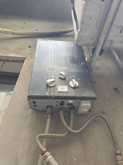 izone instant Geyser