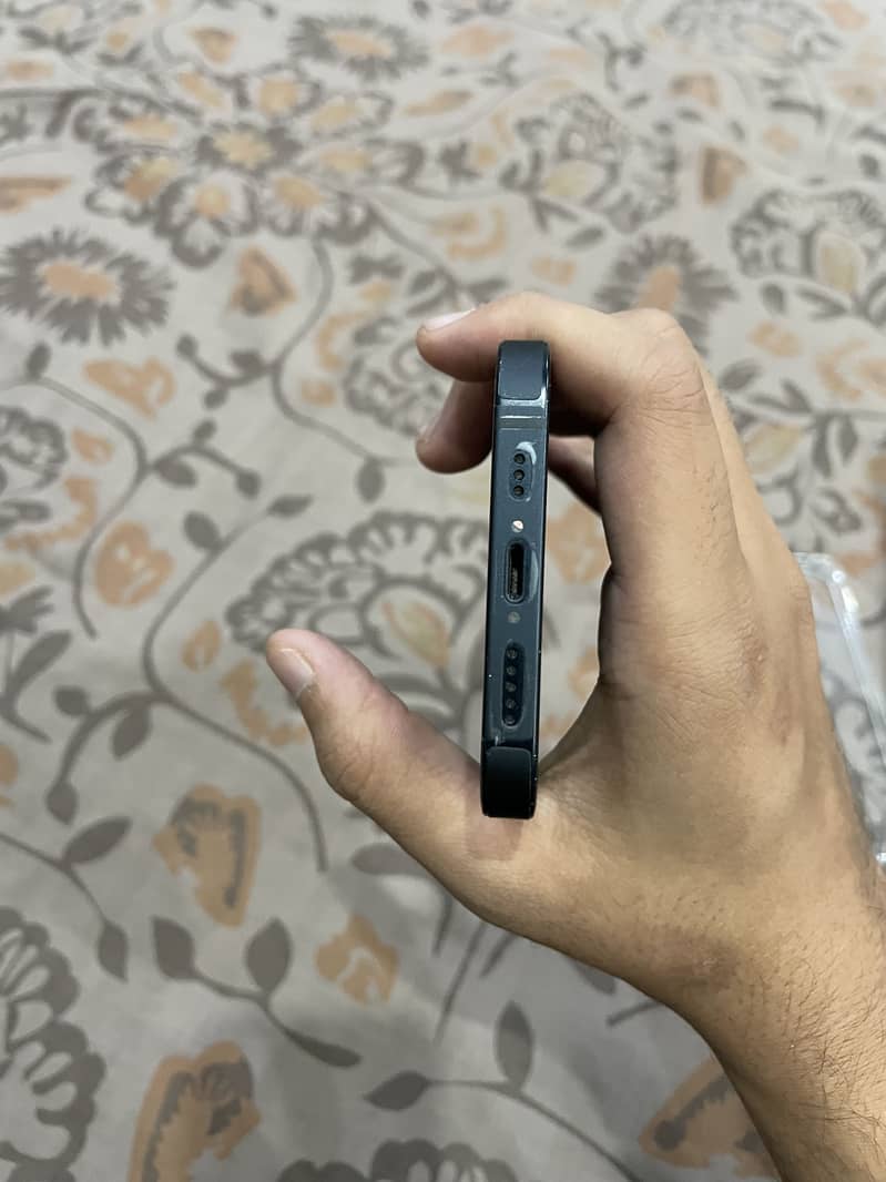 Apple Iphone 14 4