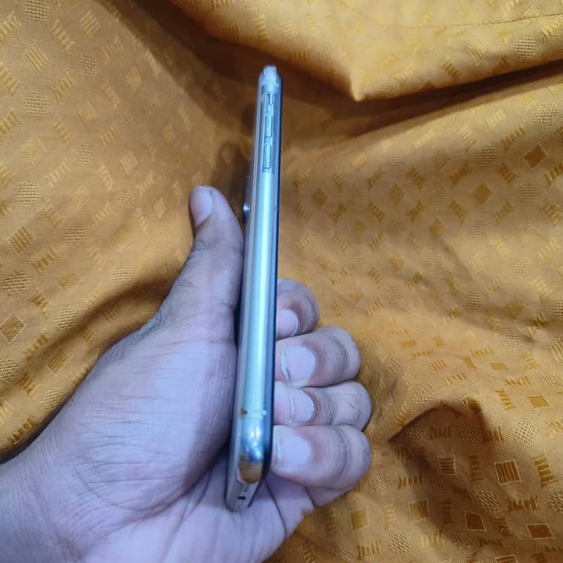 Apple iPhone X 5