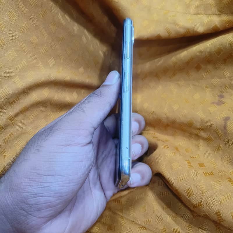 Apple iPhone X 6