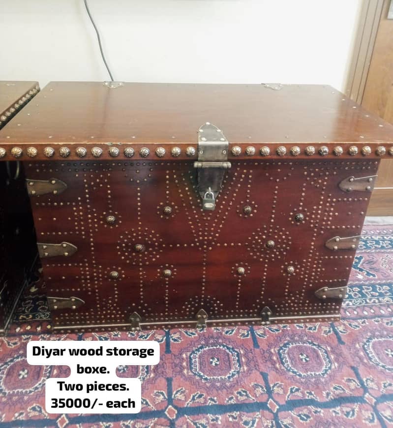 Carpets / Console / Chester / Dinner set / Decor items 4