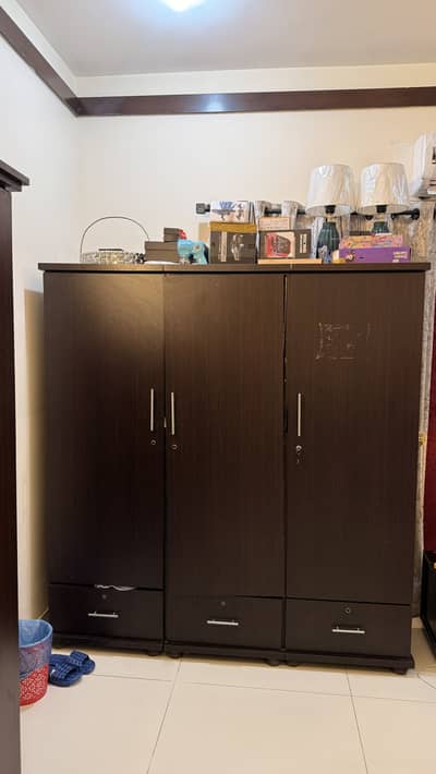 3 door wardrobes