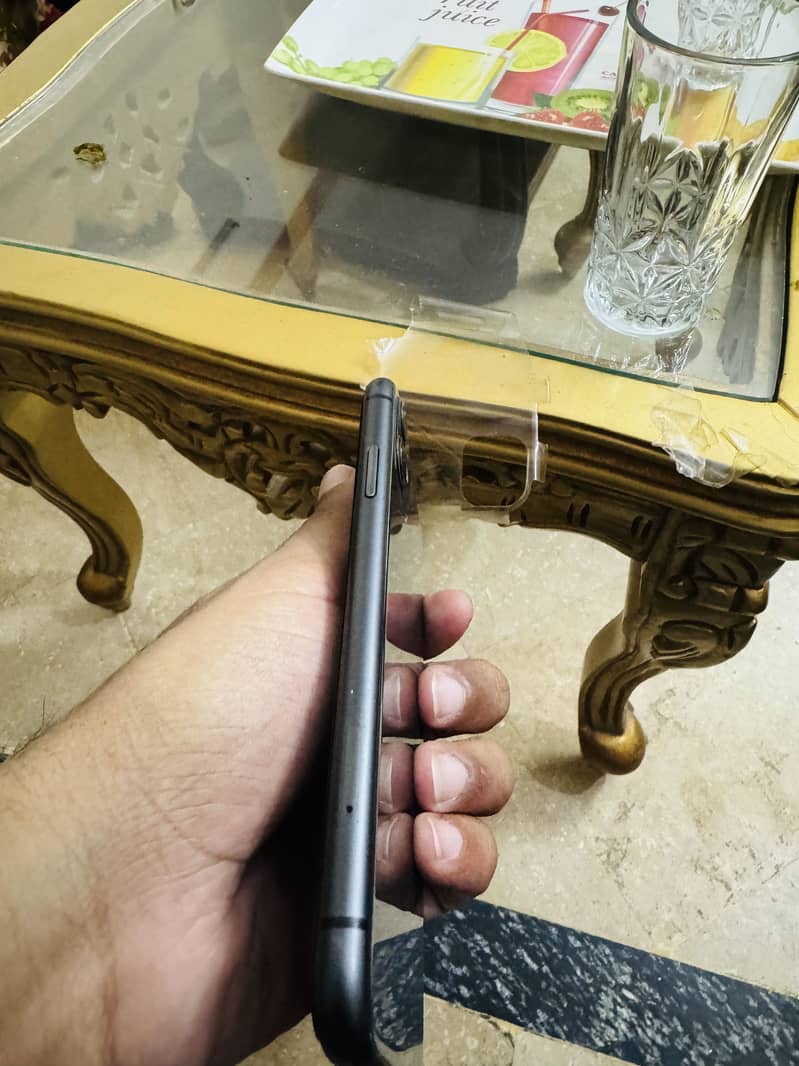 Apple iPhone 11 3