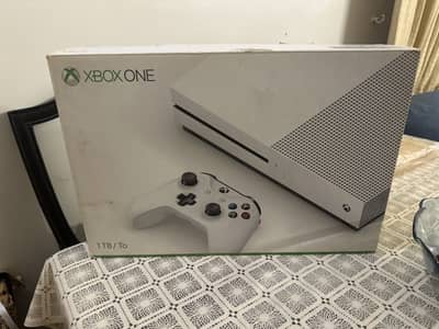 Xbox one s 1TB.