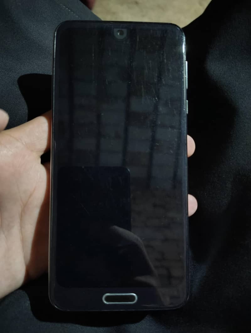 Sharp Aquos R2 0