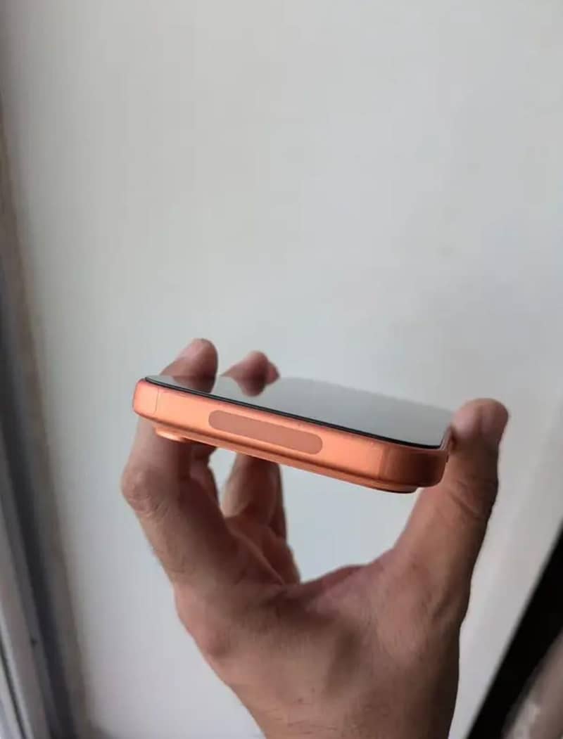 Apple iPhone 17 Pro Max 4
