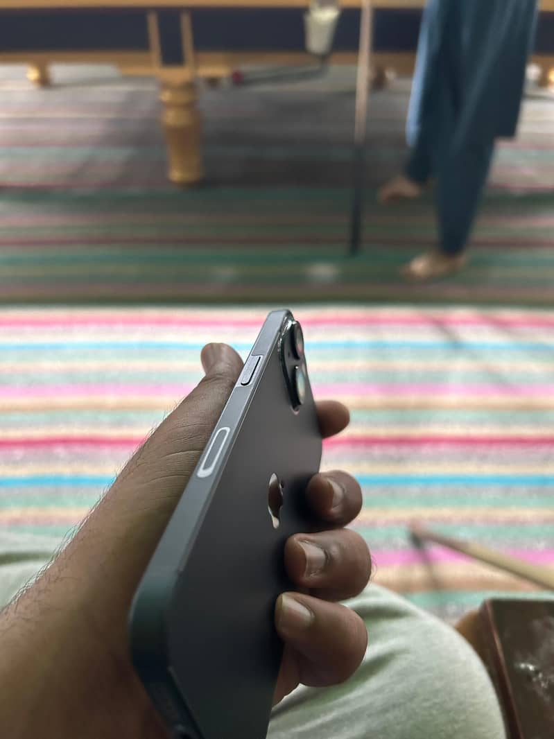 Apple iPhone 13 1