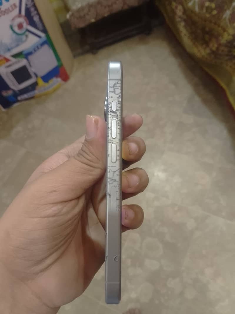 Apple iPhone 15 Pro 3