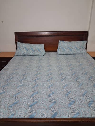 King bed with mattress Side table and almirah for sell