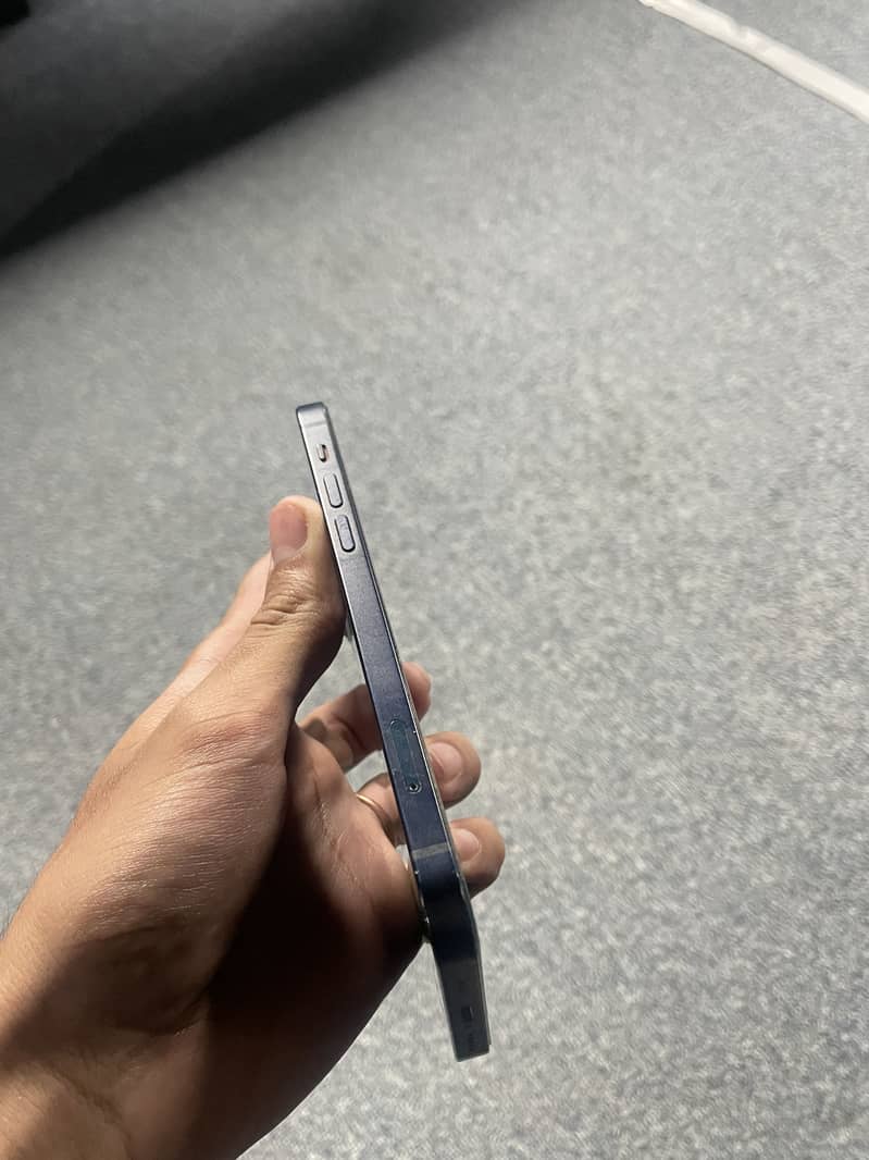 Apple iPhone 12 3