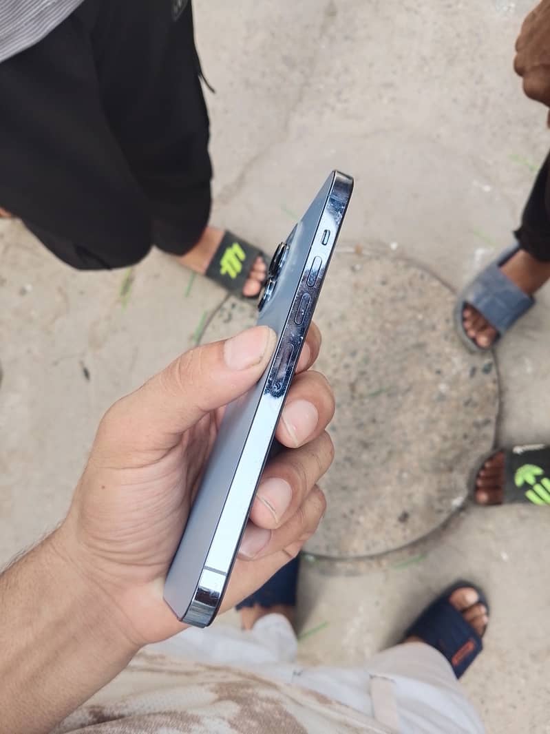 Apple iPhone 13 Pro Max 2