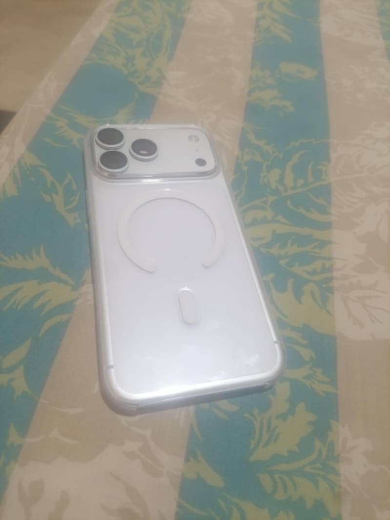 Apple iPhone 17 Pro Max 1
