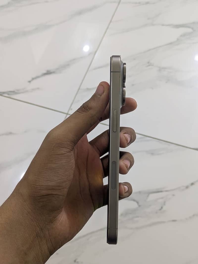 Apple iPhone 15 Pro Max 0